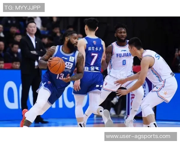 鲍威尔表现平平17分6板6助攻三分球命中率低迷引发关注